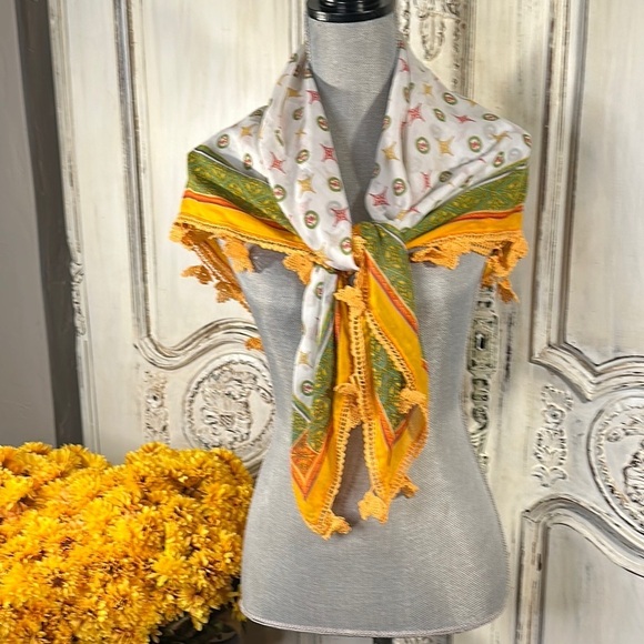 Elegant Multicolor Scarf with Embroidered Fringe - Picture 1 of 5